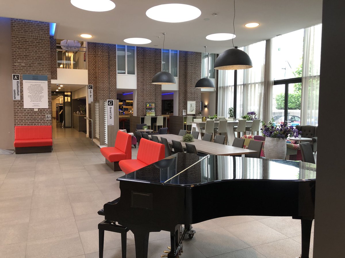 McPrehn_van's tweet photo. Op bezoek bij de bibliotheek in Bodegraven om te kijken wat er allemaal mogelijk is voor onze bibliotheek in Carnisselande #biebaanzet #D66 #D66Barendrecht https://t.co/7dFqFpbBvc