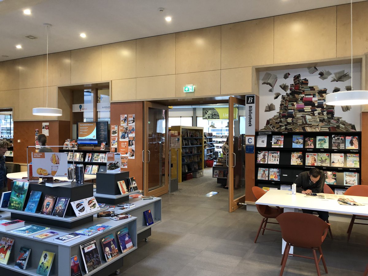 McPrehn_van's tweet photo. Op bezoek bij de bibliotheek in Bodegraven om te kijken wat er allemaal mogelijk is voor onze bibliotheek in Carnisselande #biebaanzet #D66 #D66Barendrecht https://t.co/7dFqFpbBvc