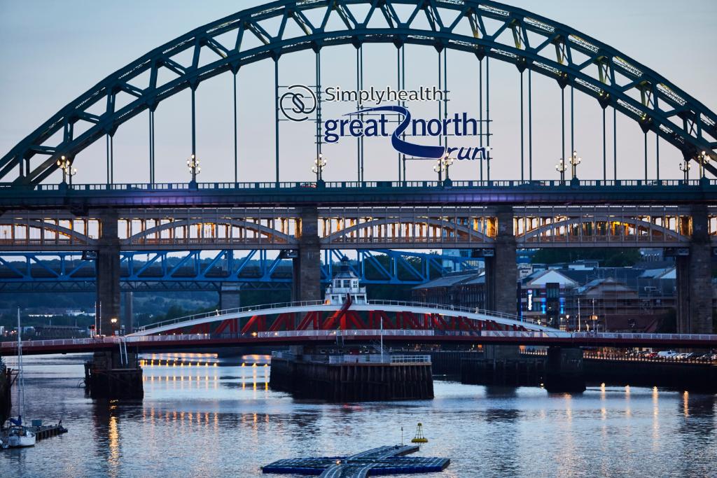 SimplyhealthUK's tweet photo. We never tire of this view! Can you believe that the Simplyhealth Great North Run is coming up so quick? Who's going to be joining us there? #GreatNorthRun https://t.co/4h1KPEchnt