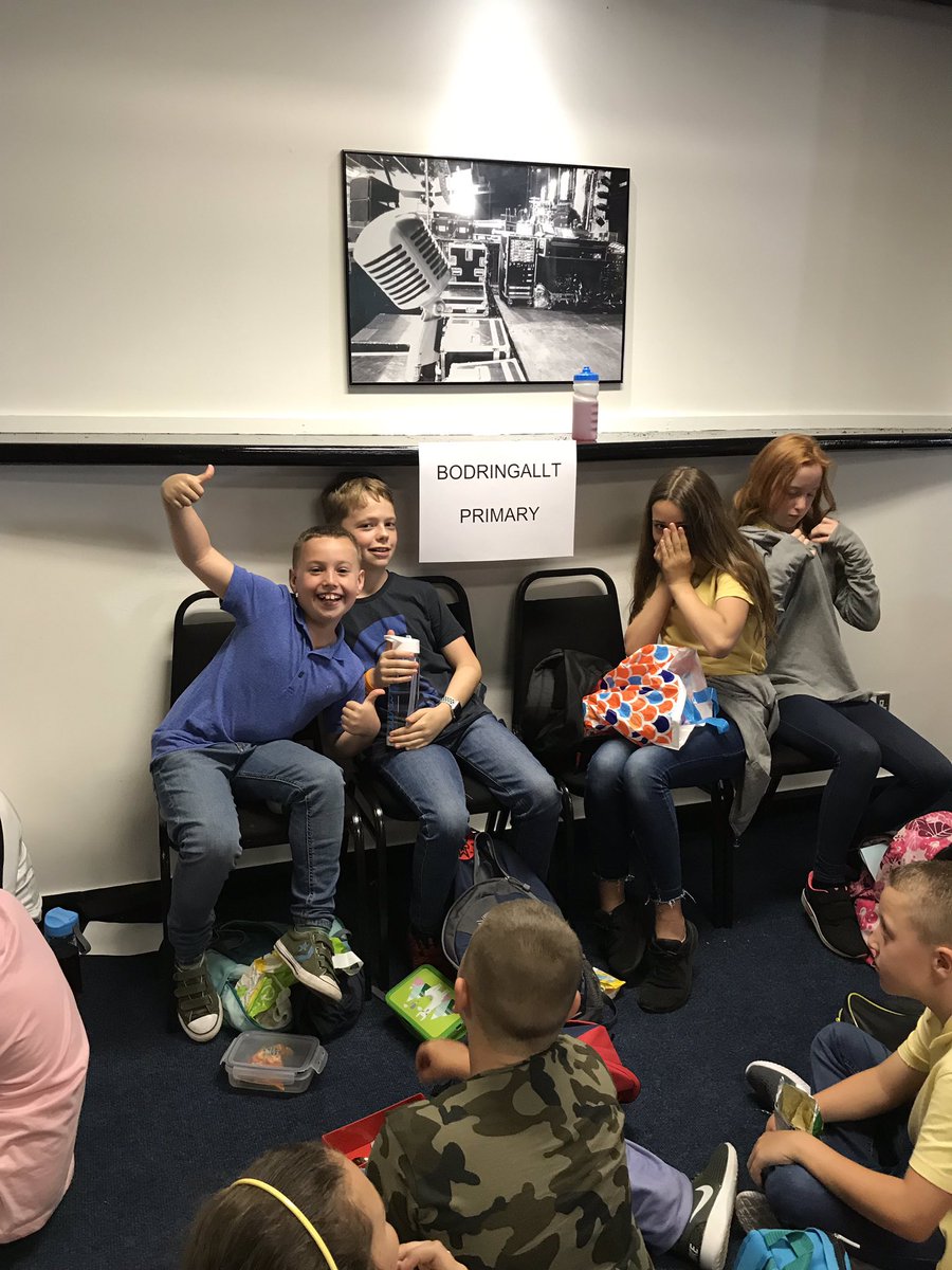 bodprimary's tweet image. We are here and rocking the rehearsal #HitTheRightNote #1000voices @CSCJES  @HwbNews @ystradhub @SWPRhondda @AsdaPandy @TreorchyComp @tcspontio 🎤🙌🦊✨