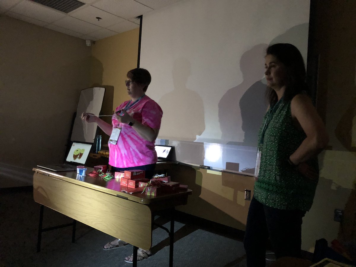 NicoleJBrewer75's tweet photo. Awesome teachers do not let loss of power stop them. #TechSplash19 https://t.co/qeSdvMh3Bc