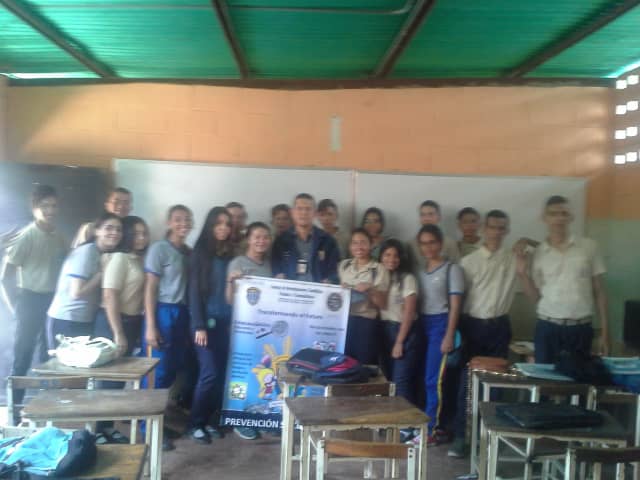 PrevLaraCICPC's tweet photo. Departamento de Criminalística, imparte ponencia "La Criminalística va a la escuela", a los estudiantes del Liceo Armando Reverón, parroq. Concepción, con el fin de dar a conocer que es la criminalística y las diferentes áreas que la conforman. https://t.co/fXPed6LzgV
