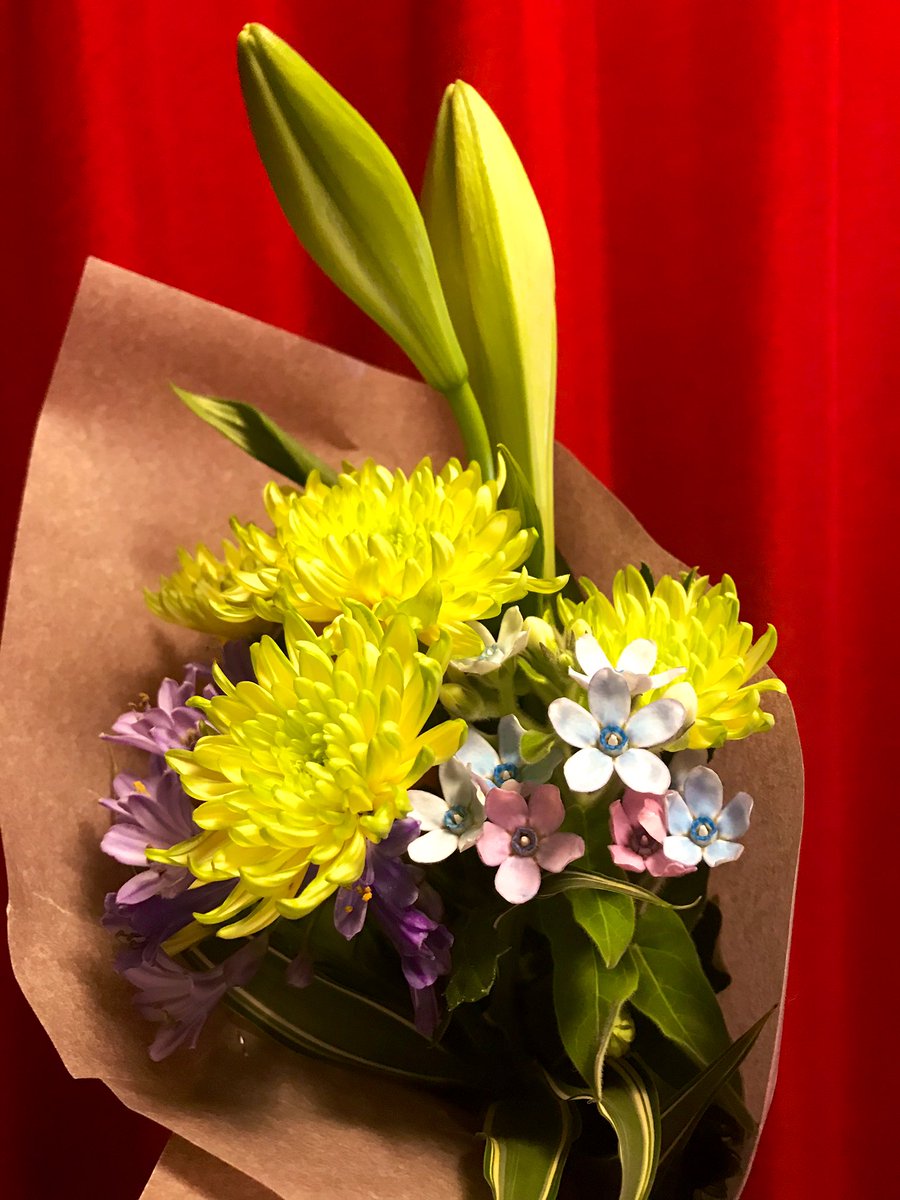 アメリカ人の旦那はたまに花を買って来てくれますが…これは予想外w
#国際結婚 