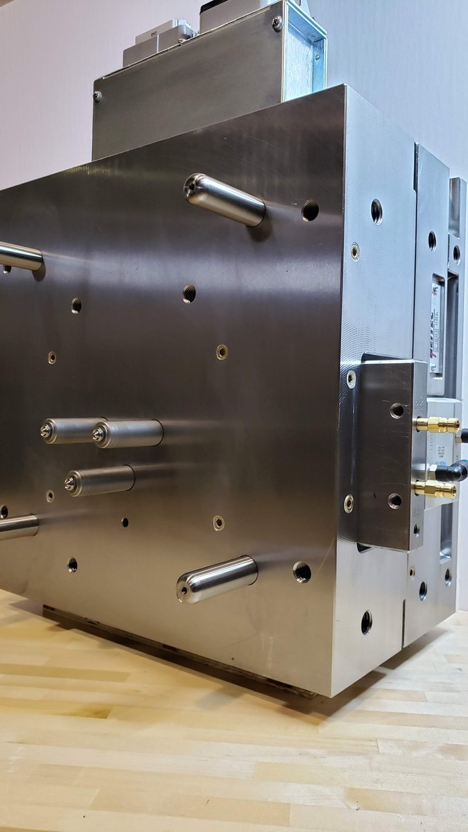 _Technoject_'s tweet photo. 3-Drop Valve Gate for Bearing Application requiring good concentricity
#technoject
#heitec
#valvegate
#injectionmolding https://t.co/M7wGSrVJfR
