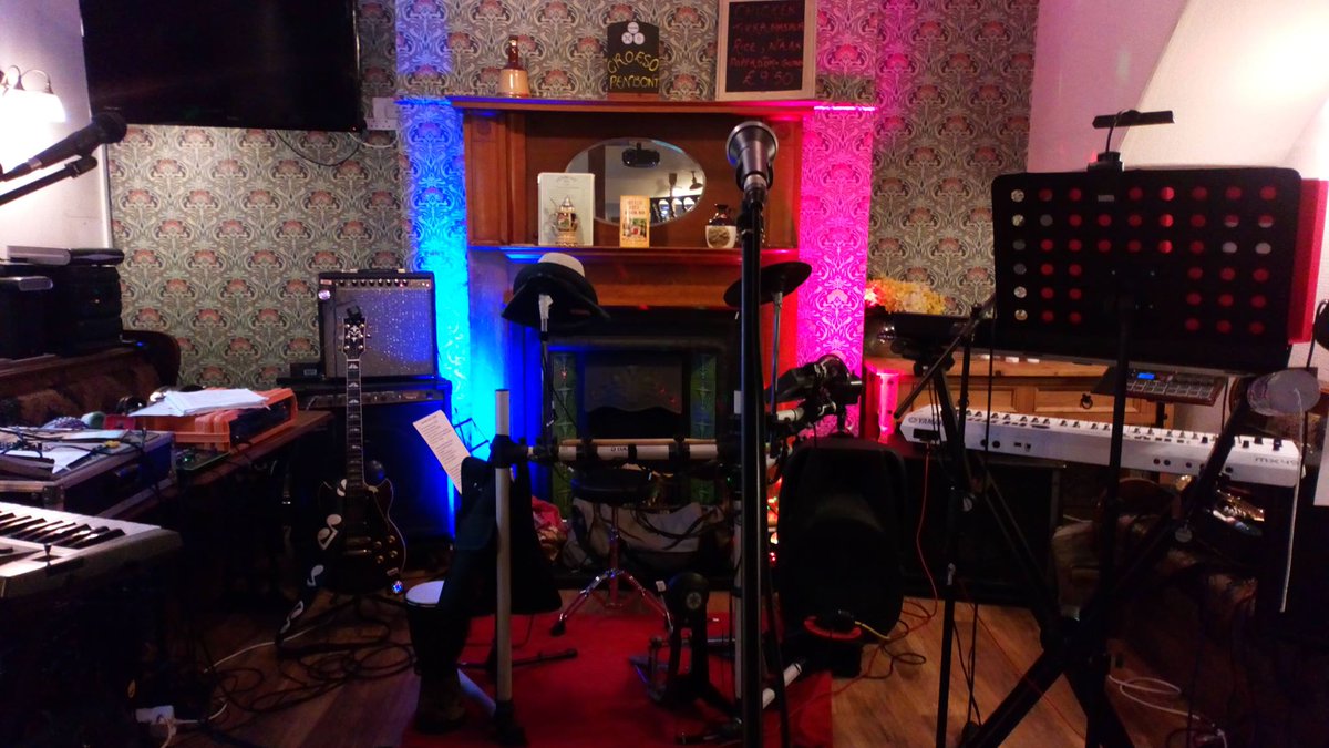 SupaNovaBand's tweet photo. We had a fantastic time at the 80s / 90s night at Y Penbont in Llanrug, Caernarfon on Saturday. Great fun, lively dancers and fabulous costumes! #supanovaband #supanova #functionband #eventsband #coversband #northwales #gogleddcymru #caernarfon #llanrug https://t.co/2nd3qBYKfL