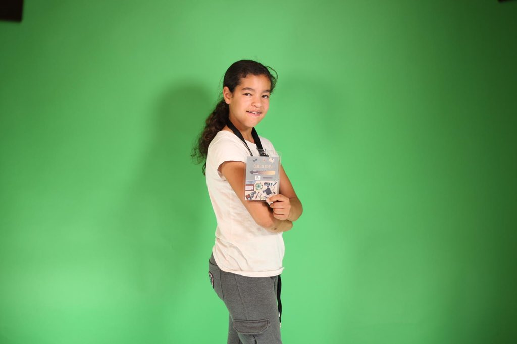 NinaAlvss's tweet photo. #PORTRAIT4 : Âgée de seulement 11 ans, Léa veut devenir monteuse professionnelle dans le cinéma. Dynamique et passionnée, elle a prit - pendant cette semaine d’ateliers - les commandes de la caméra et du montage. Elle a également présenter notre journal radio. https://t.co/1iXzs591i1