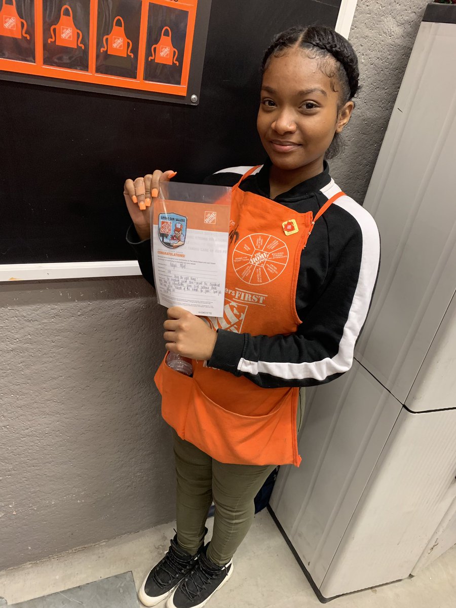 Ash_lexann's tweet image. Massive congratulations to Aaliyah on her very first Homer Award. Aaliyah is also the associate of the month for June &amp;amp; was newly chosen to be the D31 new Associate coach! Great Job Aaliyah. 👏🏾👏🏾 🥳🥳#associatedevelopment