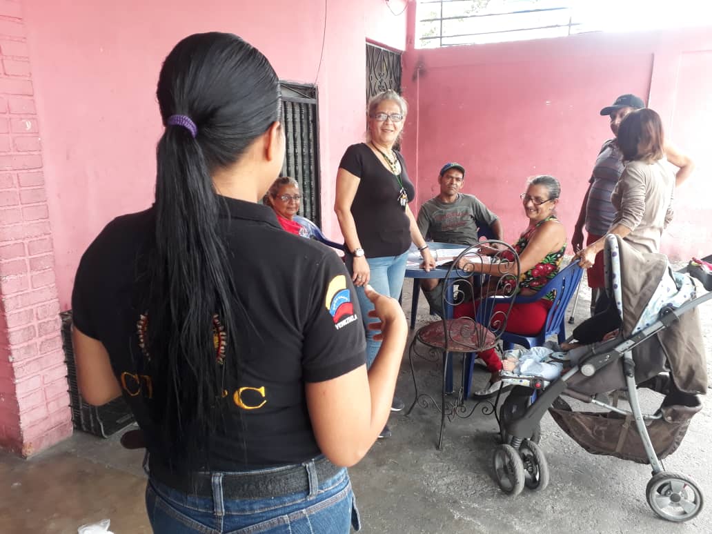 PrevLaraCICPC's tweet photo. Sub Delegación Barquisimeto, imparte ponencia "Prevención de la violencia de género", a los integrantes del Consejo Comunal La Caribeam, parroq. Catedral, con la finalidad de dar a conocer medidas para prevenir y adelantarse a cualquier situación que implica violencia de género https://t.co/lqbdcxijXf
