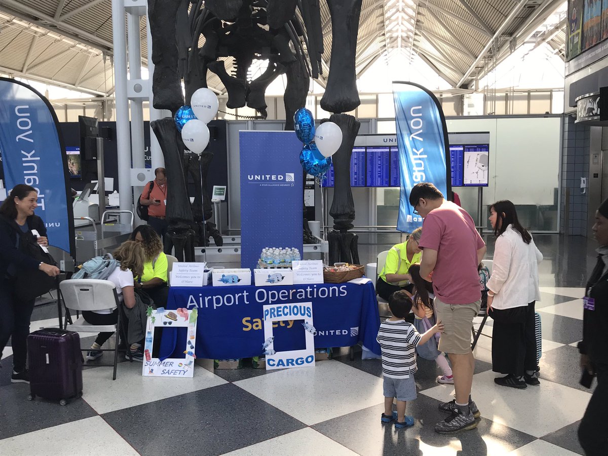 Scott13138104's tweet image. ORDAO safety team thanking our customers for their patronage with safety tattoos, water and candy, coloring books for all kids and kids at heart @MikeHannaUAL @weareunited @JMRoitman @HermesPinedaUA @mcgrath_jonna @rickvual @FoxMikeFoxORD #WhyILoveAO