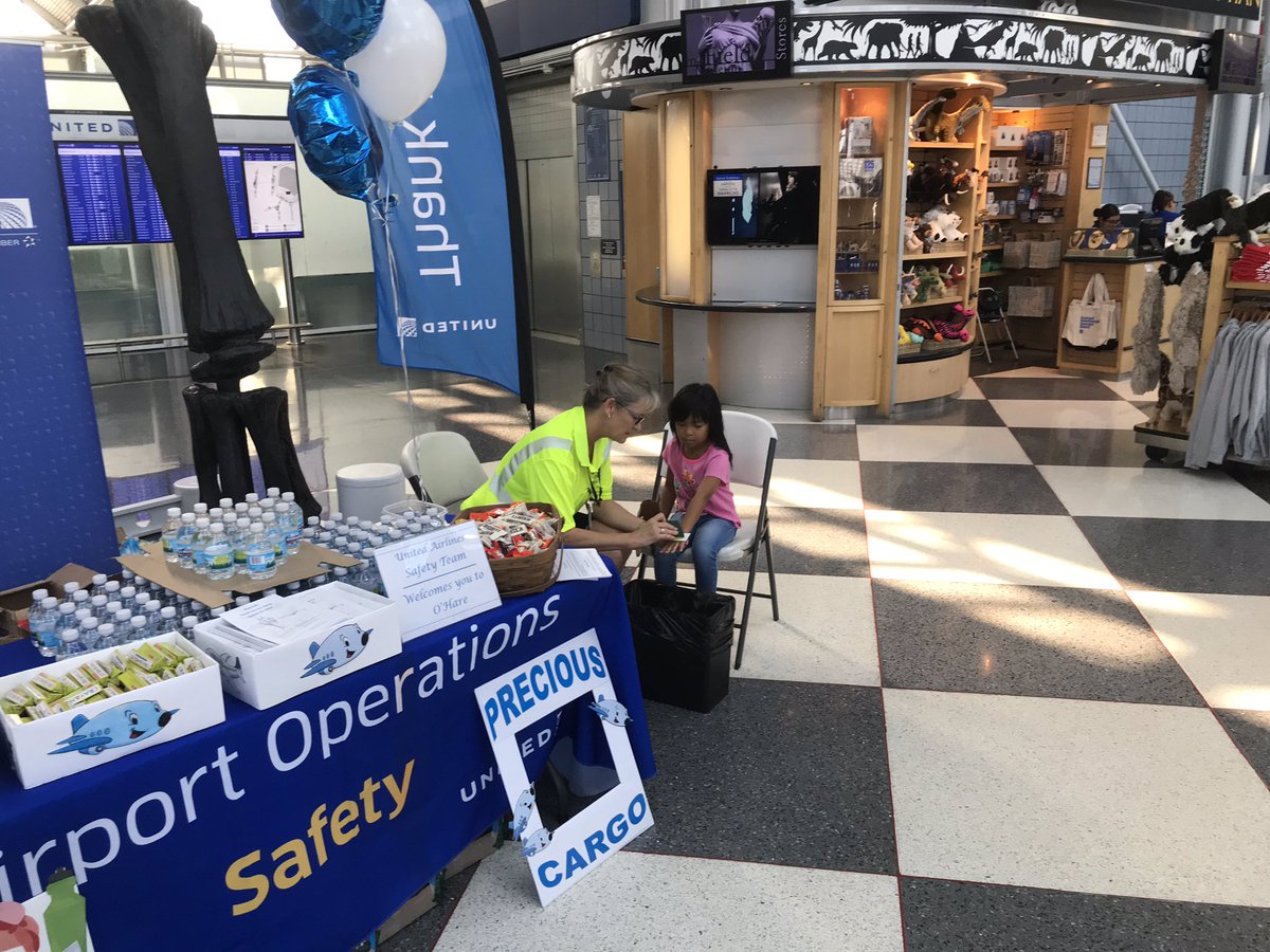 Scott13138104's tweet image. ORDAO safety team thanking our customers for their patronage with safety tattoos, water and candy, coloring books for all kids and kids at heart @MikeHannaUAL @weareunited @JMRoitman @HermesPinedaUA @mcgrath_jonna @rickvual @FoxMikeFoxORD #WhyILoveAO