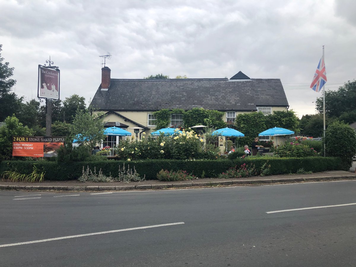 cuthbertneil's tweet photo. The brilliant ⁦@CricketersThe⁩ might date from 16th century buts it’s bang up to date now with ⁦@polarnetwork⁩ rapid charger 🔌. Great food and brilliant surroundings a strong candidate for #chargepointhiddengems recognition! ⁦@GoUltraLow⁩ #EV 🚗⚡️ https://t.co/FduaDlUwuV