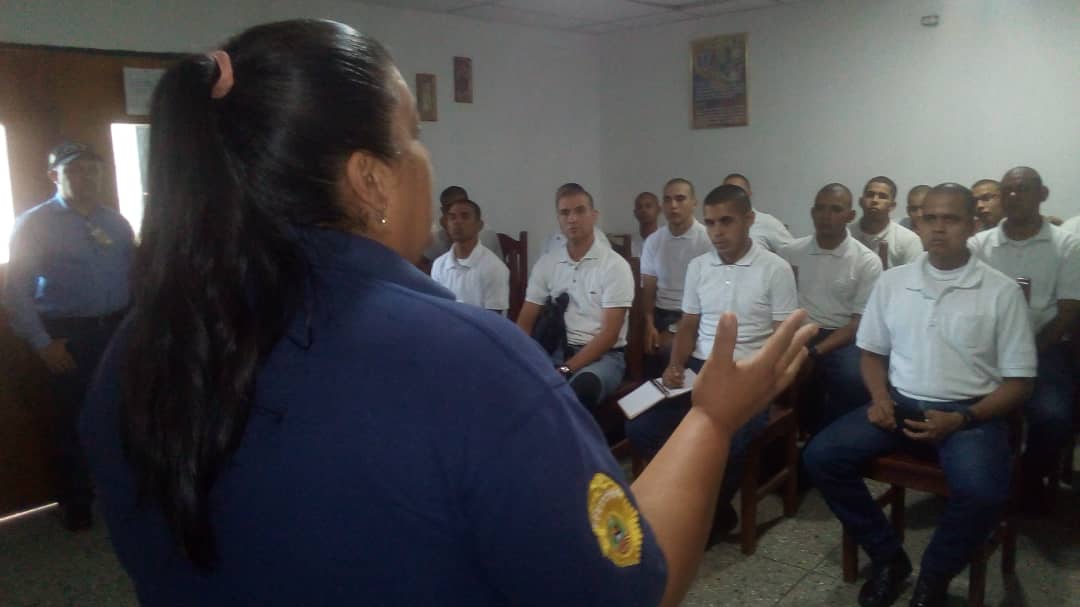 PrevLaraCICPC's tweet photo. SD Carora, imparten ponencia "Prevención de la violencia de Género", a los Discentes de UNES-Lara, parroq. Trinidad Samuel,  con la finalidad de concienciar sobre las consecuencias de la violencia y ofrecer herramientas  para prevenir https://t.co/HCPAqyYb3o