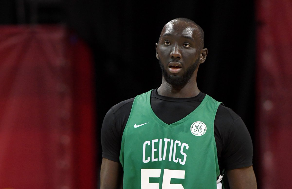 Así de bien se mueve un 2.31 sobre la pista... 😯
Así es Elhadji Tacko Sereigne Diop Fall, más bien conocido como Tacko Fall, el gigante de Boston Celtics. 🇸🇳
Lo mejor del senegalés en la #NBASummer
