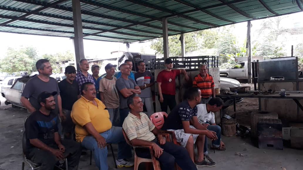PrevLaraCICPC's tweet photo. Base Contra Extorsión y Secuestro, imparten ponencia "No te enredes con las redes", al Grupo de Trabajo de la empresa HEMPER C.A., parroq. Concepción, a fin de educar a los presentes sobre las redes sociales y los riesgos del mal uso de esta herramienta. https://t.co/AAyWrzlT5K
