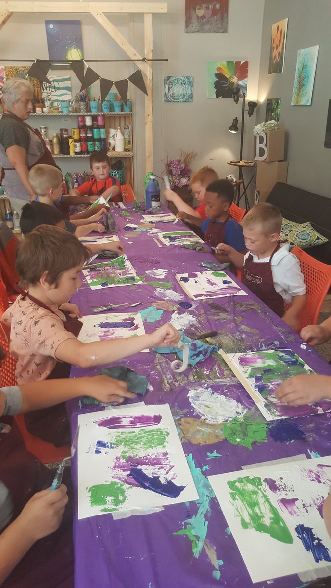 cbsummer678's tweet photo. Thank you to our Community Partner Joslyn! Students had the opportunity to learn about lines, shapes, texture, and colors when looking at and making art!
#summermatters https://t.co/vpjLyuzlBv