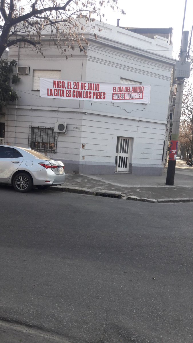TaraPonce_5's tweet photo. Por las calles de rosario uno se encuentra con éstas cosas 😂 https://t.co/tRdpNsJP8S