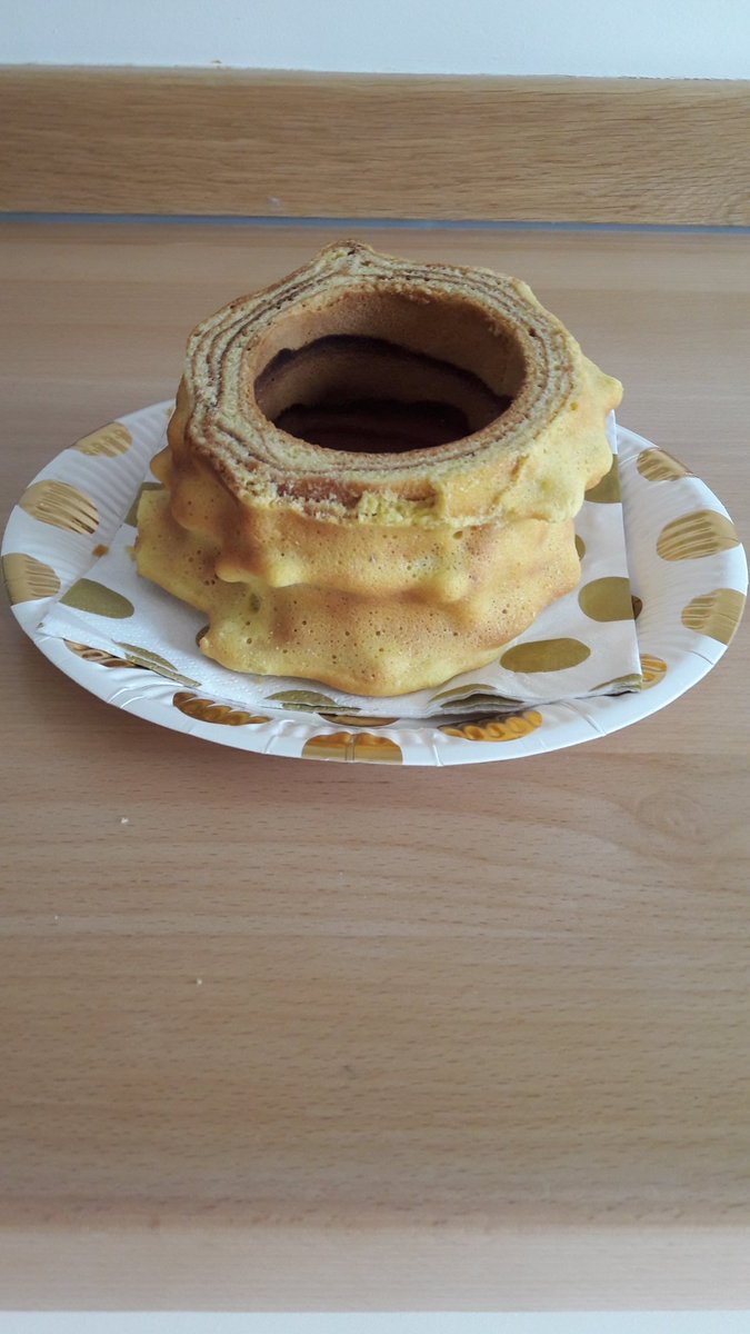 MarjaHeusschen's tweet photo. Van mijn poolse buurvrouw deze #sękacz of #spitcake gekregen vanwege de bruiloft van haar dochter #traditie https://t.co/JPssBY2yhA https://t.co/GYbrj928fI