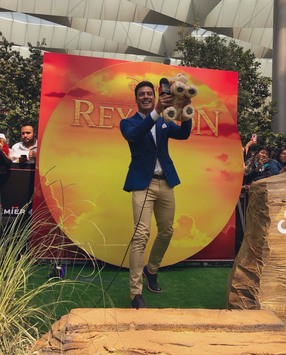 RadioRomanceFM's tweet photo. #EntérateAquí.- El cantante mexicano  @_CarlosRivera,  quien es la voz de #Simba en la película "The Lion King" ('El rey león')  para el mercado latino, consideró este  que dicho filme ha sido su  amuleto de la buena suerte durante su carrera, que se inició en 2004. https://t.co/UFqF6N4aeX