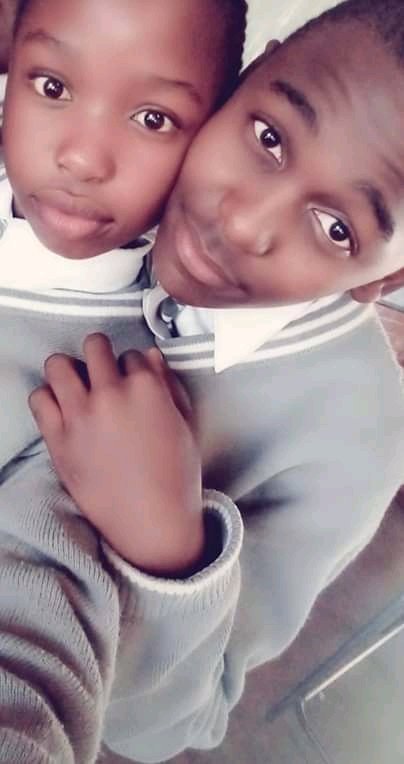 LeoKhumalo3's tweet photo. #dayspendwell❤️❤️❤️
#checktheuniform😅😅 https://t.co/SbkwsHdPxB