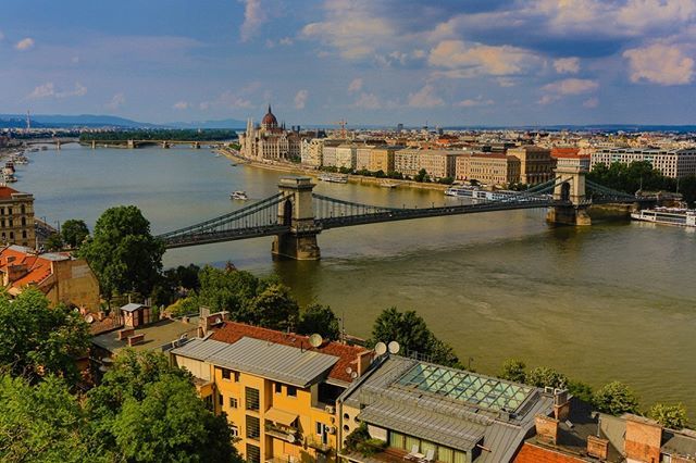 TogsTrek's tweet photo. Looking over the river from the Budapest Castle. Read More >> https://t.co/NzKVTSa2Gz⠀
.⠀
.⠀
#budapest #hungary #travel #travelgram #travelling #travelholic #traveler #traveller #travelguide #travelblogger #travelblog #travelphoto #travelphotography … https://t.co/LAkQauHgdg https://t.co/ggpHqk1nkn