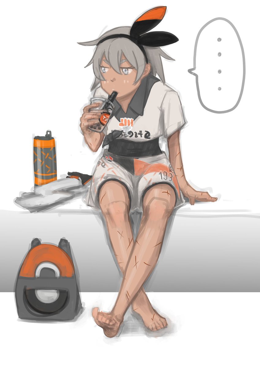 ブーム過ぎたと思ってタピオカミルクティーを飲むサイトウちゃん(イメージ) 