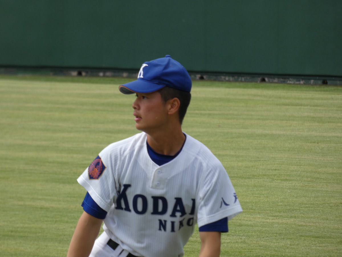 背番号20 木原
凛々しい顔立ちから、非常にユニフォーム姿が映える選手です。
ケガに悩まされ続け、苦悩や挫折は数多く味わったでしょう。
それでも懸命なリハビリもあり、夏前の練習試合で結果を残し、最後の一枠を掴みとりました。
その姿は私達の心の中に残り続けると思います。
ありがとう。