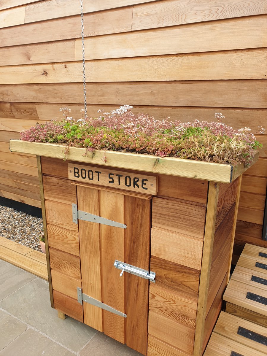 livingrooftops's tweet photo. Greening roofs of all sizes across the nation. #teambridgman #greenroofs #sizeiseverything #sedum https://t.co/wTztZkHUCq