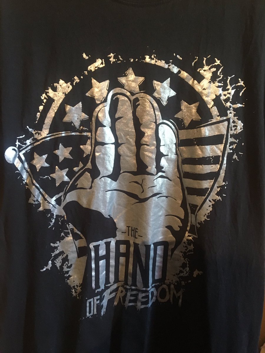 MathiesCosplays's tweet photo. Oh hey I haven’t used Twitter in 3 years but I just wanted to show @hat_films that the shiny Hand of Truth shirts still have shine ;P as well as Freedom. 
Still have the Og first top too👌🏼 https://t.co/hYvJsZjYJ0