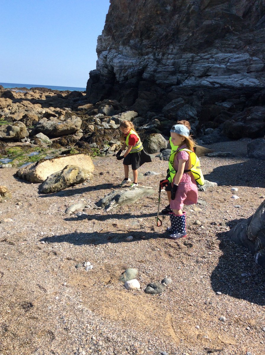 StAgnesAce's tweet photo. Well done to Year 2 for a very thorough beach clean today! @AceAcademies https://t.co/udwKiNwXb2