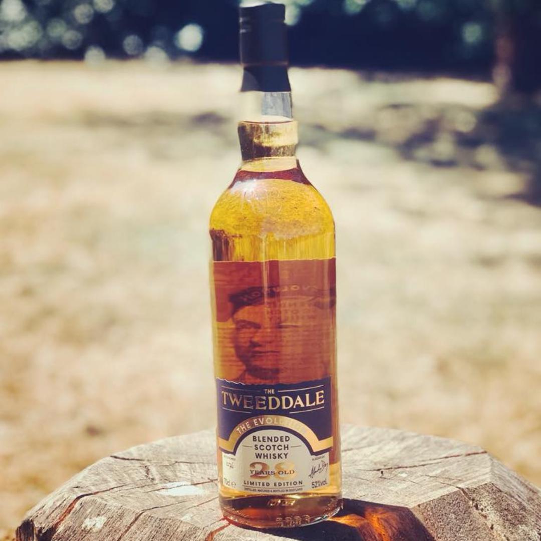 diva_france's tweet photo. Excellente critique de The Amateur Drammer sur The Tweeddale The Evolution 28 ans de chez The Tweeddale Whisky Est. 1820 ! A retrouver ici : https://t.co/stmN0LfSr7
@amateurdrammer
@raasaydistillery
#Raasay #Raasaywhisky #RaasayWhileWeWait #RaasayDistillery #isleofraasay https://t.co/8Xb5lGRs5z