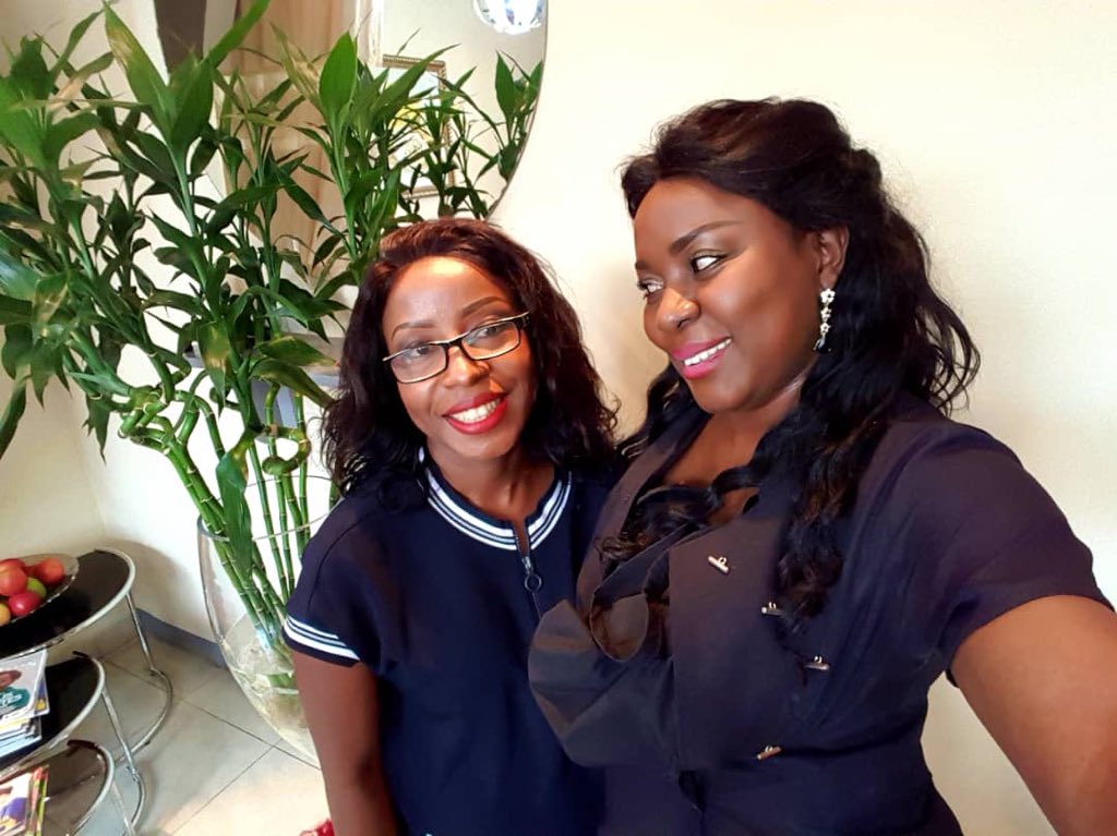 annytenga's tweet photo. Elle s’appelle Véronique une congolaise 🇨🇩 et tient une maison de beauté à l’intérieur du complexe #Zimbali dénommée  #Bliss pour vos #massage #pédicure #manicure #maquillage pour votre relaxation je vous recommande #Bliss
#Tofulana 🇨🇩
@OvoOsha @Soraziz @NsokiOrnella   @larissadi https://t.co/kEoBO3QiOW
