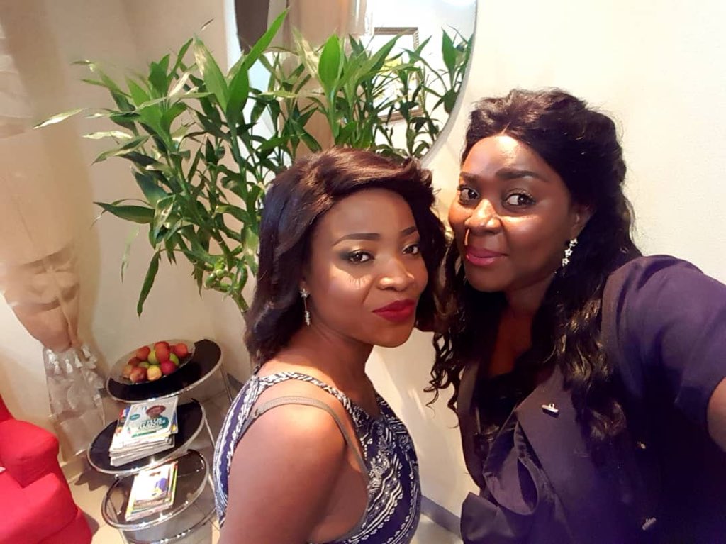annytenga's tweet photo. Elle s’appelle Véronique une congolaise 🇨🇩 et tient une maison de beauté à l’intérieur du complexe #Zimbali dénommée  #Bliss pour vos #massage #pédicure #manicure #maquillage pour votre relaxation je vous recommande #Bliss
#Tofulana 🇨🇩
@OvoOsha @Soraziz @NsokiOrnella   @larissadi https://t.co/kEoBO3QiOW