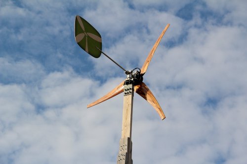 lowtechmag_nl's tweet photo. De heruitvinding van de kleine windturbine: https://t.co/TzMdn2AyKx https://t.co/d3v1ytldlQ
