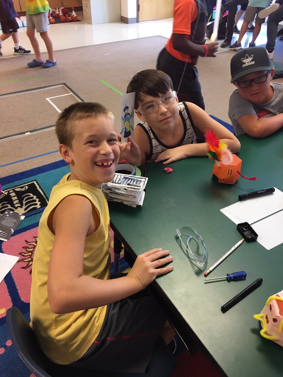 TeamGarrison3's tweet photo. Great start to Camp Invention @CampInvention @BogerBeacons #shinebogerbright #travelingblaze #teamboger #getinthegame https://t.co/xsEn0vyUBR