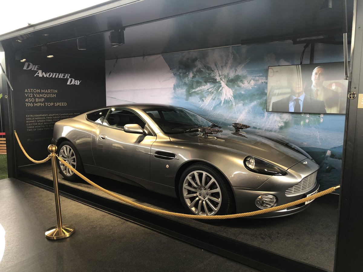 qtgaminggroup's tweet photo. Here is a few more of the cars from the exhibition, his favourite one is the Casino Royale DBS, what is your favourite car from the franchise?
#TeamQH #JamesBond #F1007 https://t.co/1leFxYsx5Z