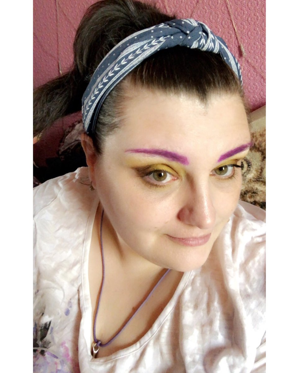 velmakelly13's tweet photo. #Yellow accented with #PurpleBrows #NoFoundation #JustConcealerAndPowder #LipBalm simple look today coz itโs just too damn hot!!!! #4fbeauty https://t.co/AFtU0ou4vp