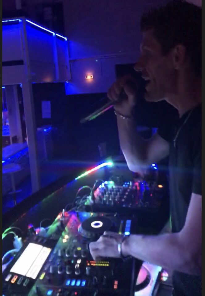 JayNessus's tweet photo. Mix au Magnifik Club✌️😍
#discotheque #club #dj #mix https://t.co/J1y045dKlp