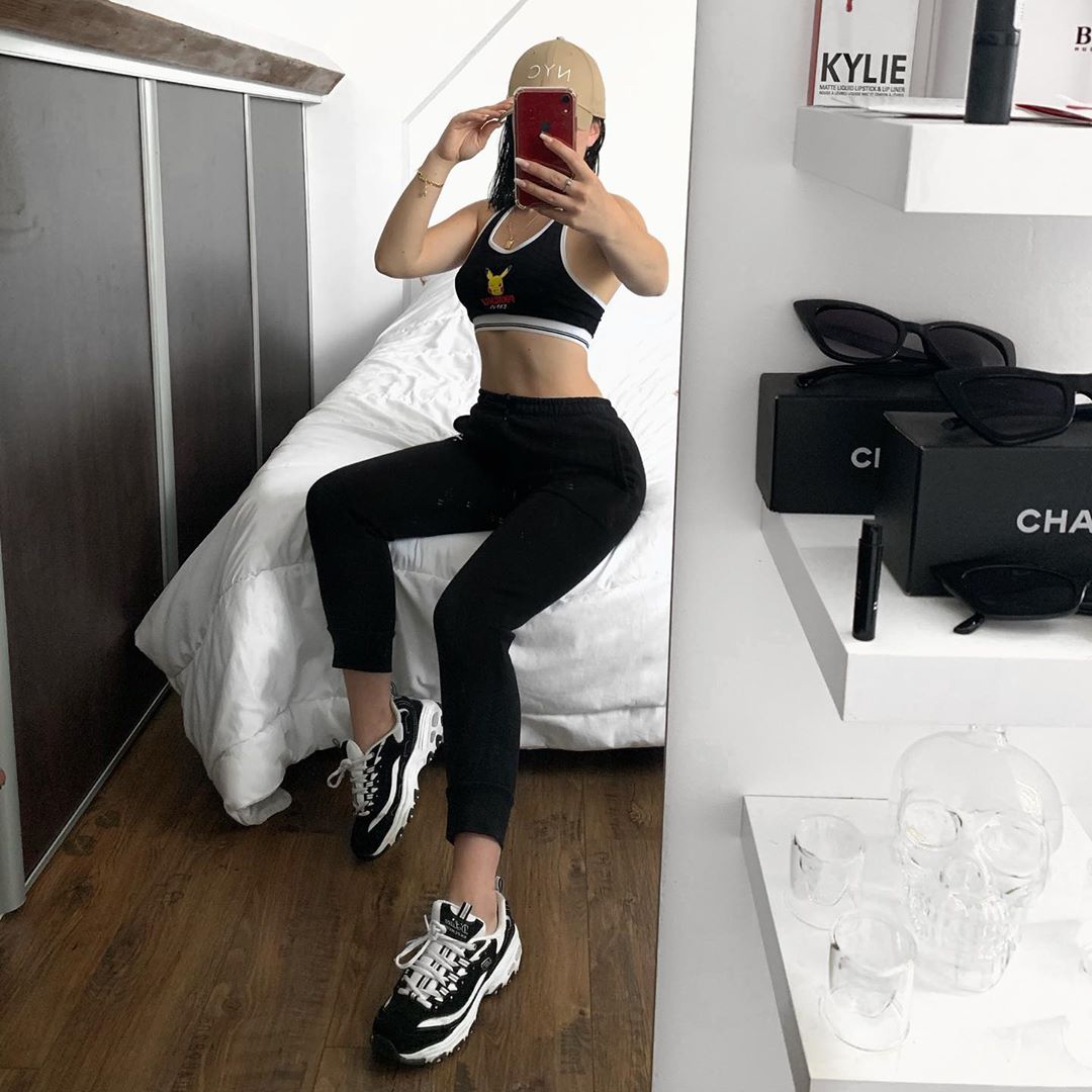 Deessesleila's tweet photo. Aller les chiennasses, je veux des grosses putes à dépouiller en privé. Venez aboyer les clebs.  #moneymiss #moneyslave #findom #soumis #paypigs #rtfindom #femdom #maitresse #domina #paypig https://t.co/ENmU4ENSj2