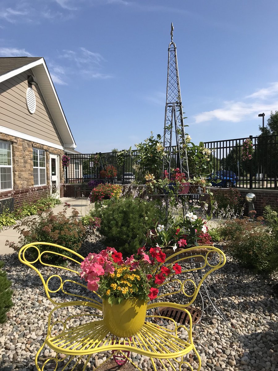 AlyssaSpicer3's tweet photo. @ShelbyCrossing has set the bar high for the East Side! You can really feel the love! #CampusInColor2019 https://t.co/0MY2psnOSa