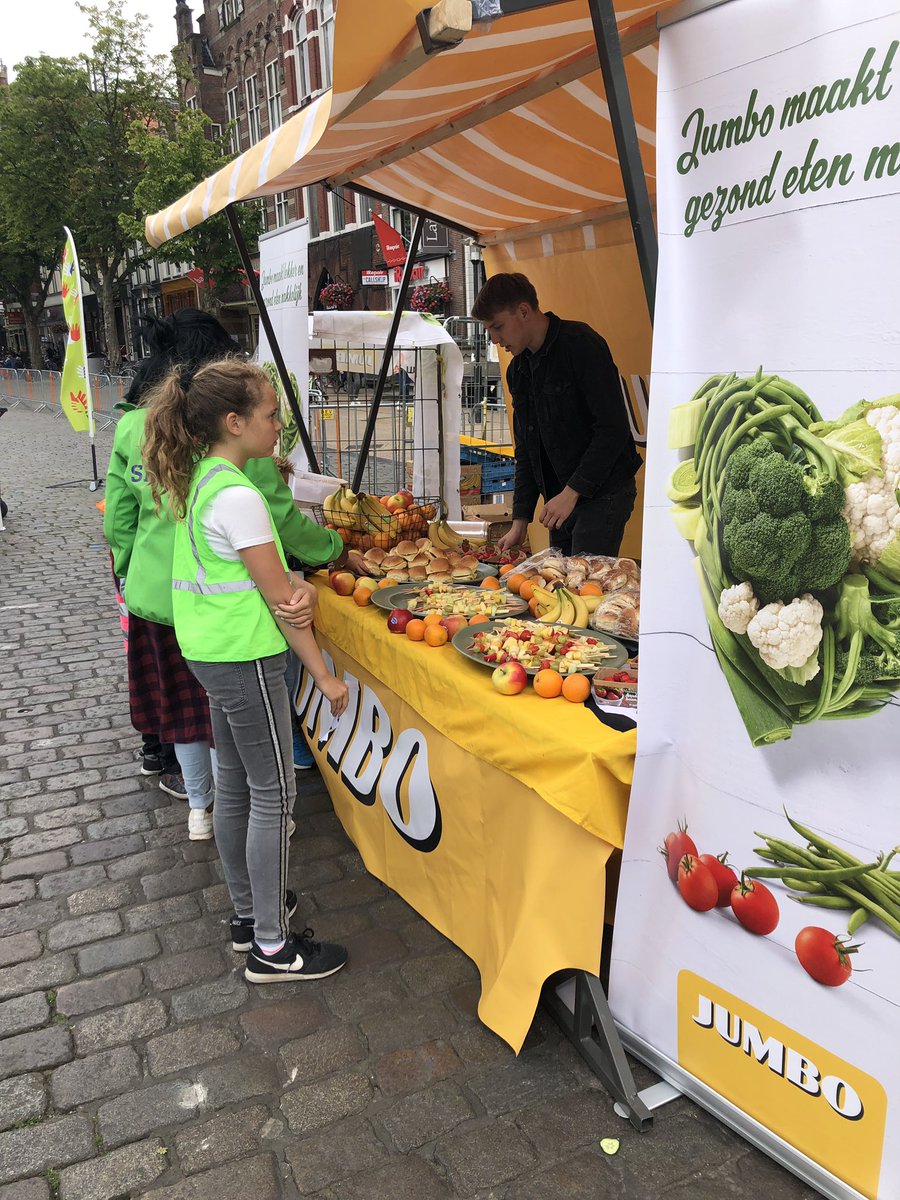 Misschien heb je ons vandaag wel in de stad gespot: op de Vismarkt was namelijk hét openingsfeest van de zomervakantie: SKSG Summer Fun!Bedankt @jumbo_groningen voor de lekkere fruithapjes! Kijk op bit.ly/2DZA0Pl voor een verslag van de dag. #sksgsummerfun #zomervakantie