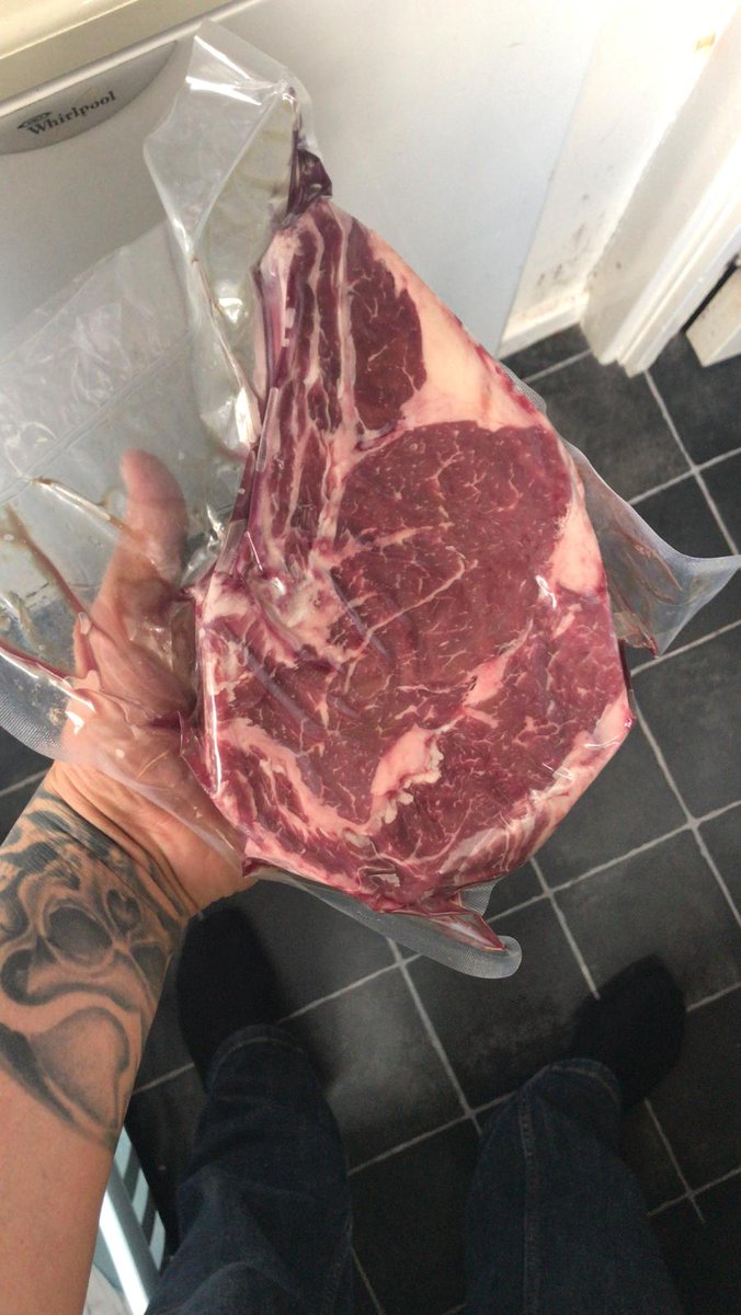 mrss009's tweet image. Steak delivery ready for a dinner party Wednesday 🤗 #tbone #fillet #tomohawk