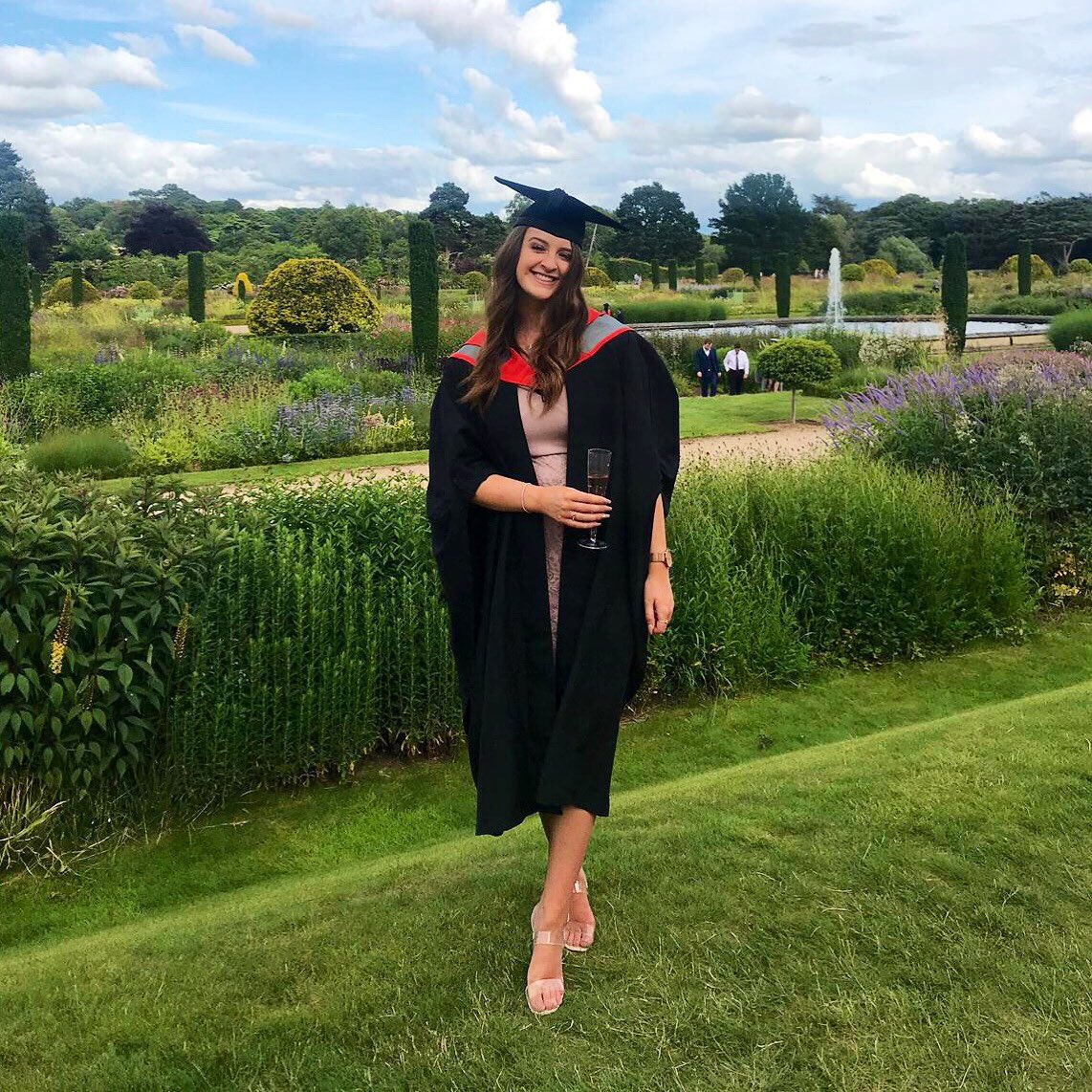 everskatie2's tweet photo. Surreal ✨👩🏻‍🎓🎓 1st Class Honours in Forensic Investigation https://t.co/qaLSyQH1au