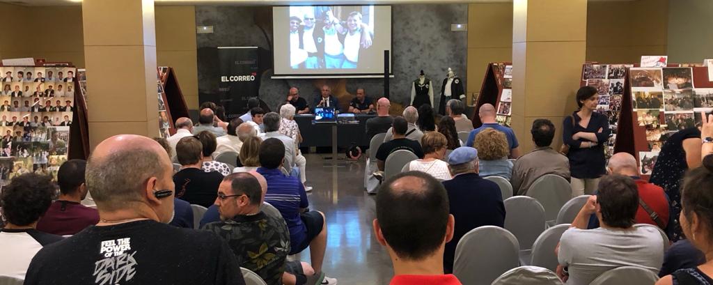 GMargolariak's tweet photo. Acompañando a @CBEREZIAK en la exposición de su 40 aniversario. Zorionak!

@CBEREZIAK lagunduz haien 40. urteurrenaren erakusketan. Zorionak! https://t.co/0DDbtoxheS