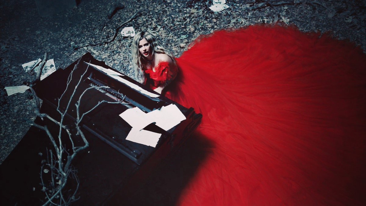 AliceDiLoreto's tweet photo. I'm Crazy in Love With This Dress! 😍 @AvrilLavigne #IFellInLoveWithTheDevil https://t.co/uEioVVEaZZ