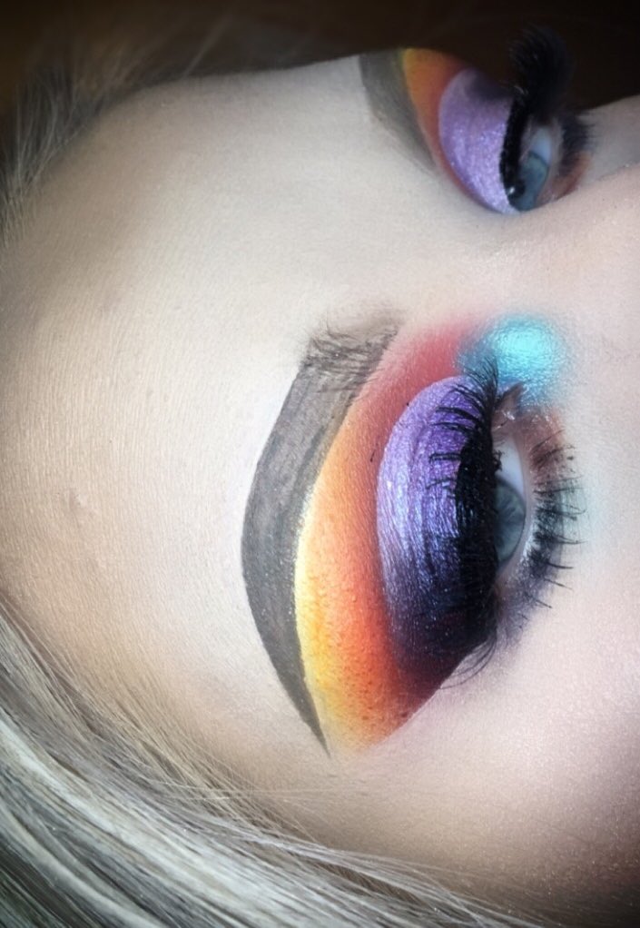 AmandaAsher12's tweet photo. Ok so the look I just done was inspired by the second photo idk who this girl is I can’t find out who, but a couple years ago I would look at this picture of this girl for so long just wishing I could do my makeup like that. And finally I DID IT! NEVER GIVE UP ON WHAT YOU LOVE!! https://t.co/xIz6PmN9Ro