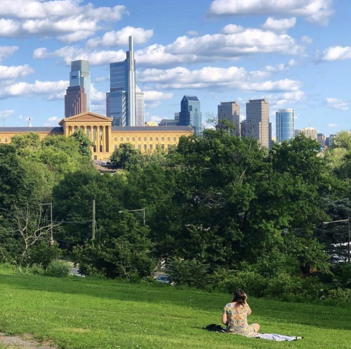 ☀️ #philamuseum #phillyskyline #repost photo by @phillychitchat via @peopledelphia