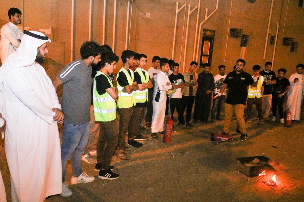tanmya22's tweet photo. وحدة التطوع بلجنة التنمية الإجتماعية بأبو عريش تدرب متطوعيها على مواجهة الكوارث والأزمات بالتعاون مع فريق أثر التطوع لمواجهة للكوارث .
@tanmya37 
@s_janoob 
@Naaf_Team 
@Eventat_Jazan https://t.co/sIUtQlx7wa