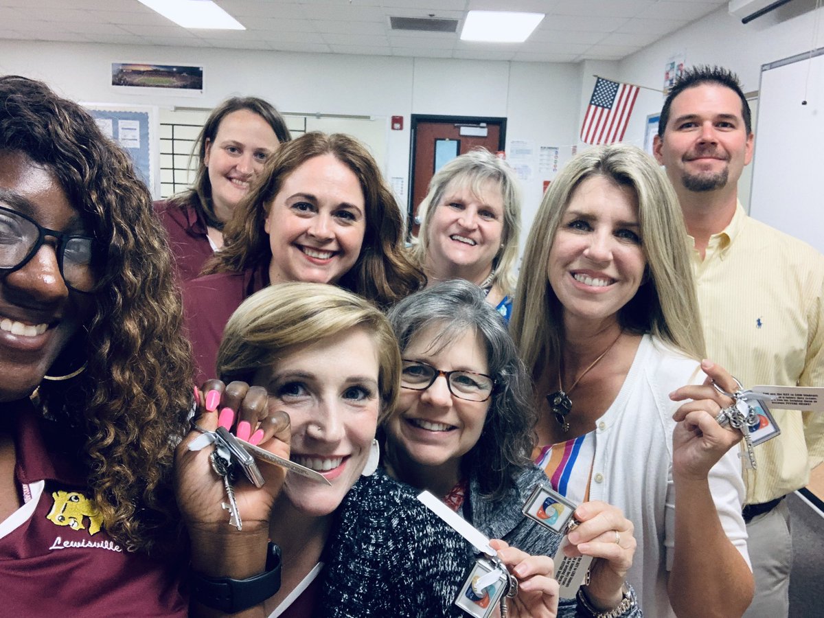 slawsonlisd's tweet photo. @LewisvilleES @HV_Vikings @BridlewoodES administrators rocked it in the LISD Escape Room!! #ultimatecollabo #LISDThrive2019 https://t.co/nCPnBOdZoQ