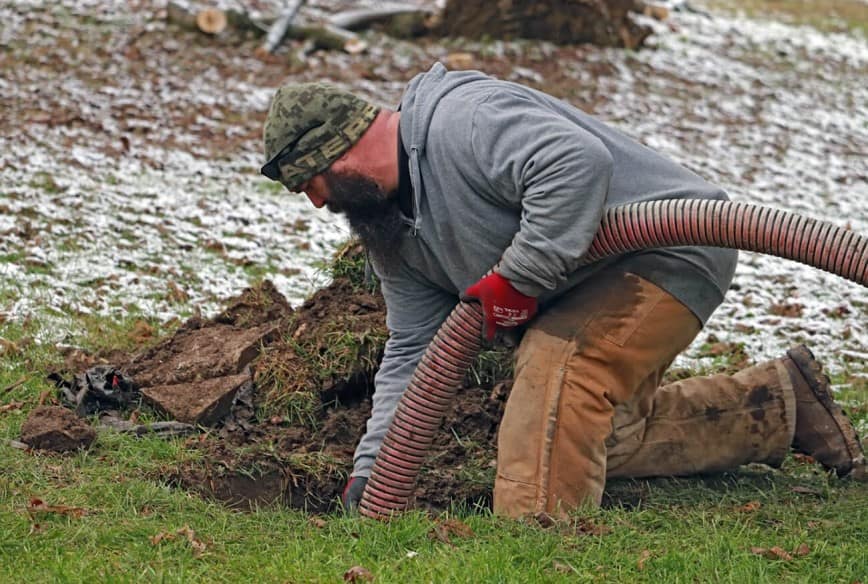 OverbeyTeam's tweet image. It's all fun and games until you can't find the septic tank!

#whereswaldo #septictank #isthereone #realestatelife #justgross #payhim #dontshakemyhand