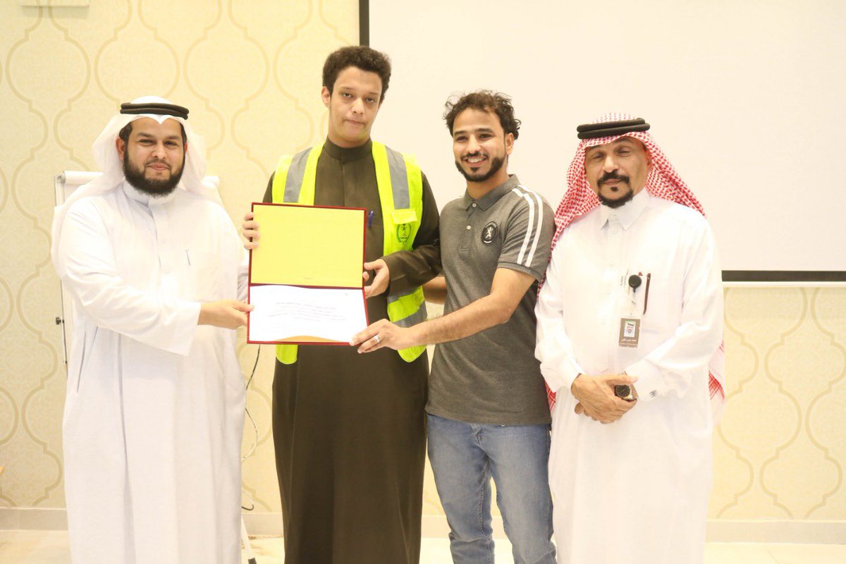tanmya22's tweet photo. لجنة التنمية الاجتماعية بأبو عريش تكرم فريق أثر التطوعي لمواجهة الكوارث لجهودهم في تقديم دورة في (مواجهة الكوارث والأزمات ) بمقر التدريب باللجنة. https://t.co/hMYNAURauP